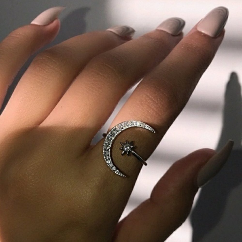 SILVER CRESCENT MOON & STAR RESIZEABLE RING - Picture 3 of 3